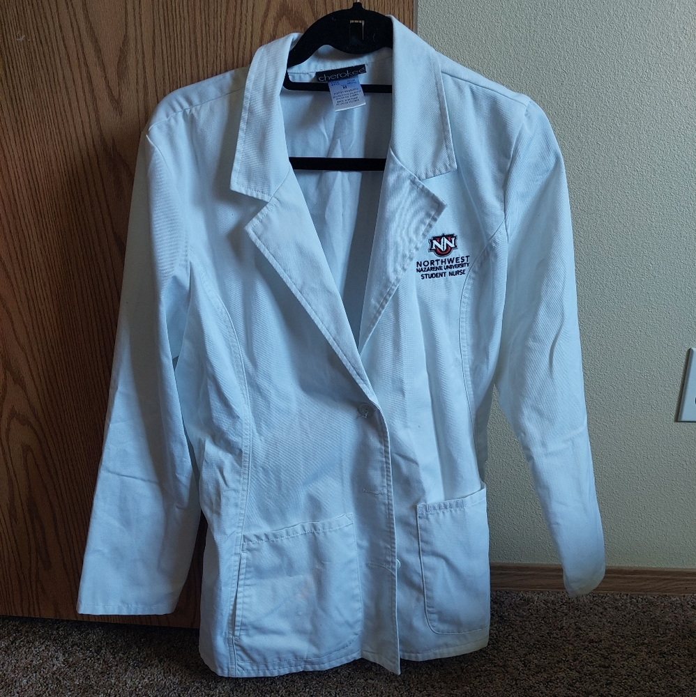 Cherokee white long sleeve scrub jacket Medium NNU Student Embroidered
